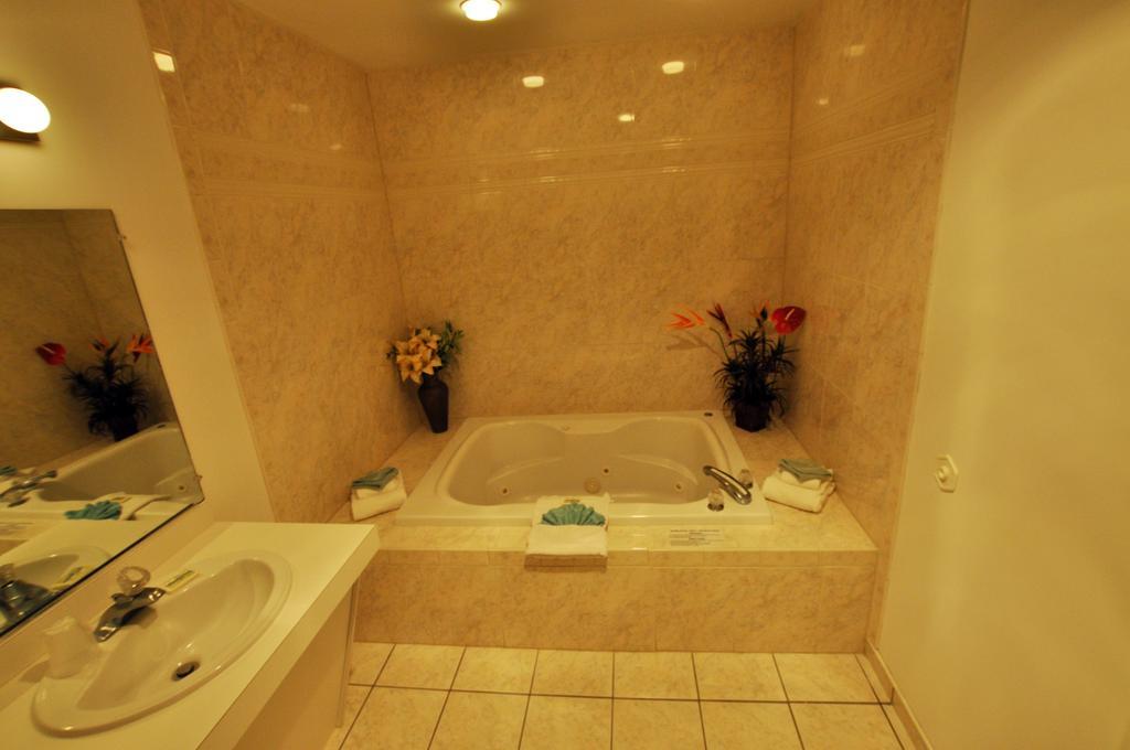 Riviera Resort & Suites Уайлдууд Стая снимка