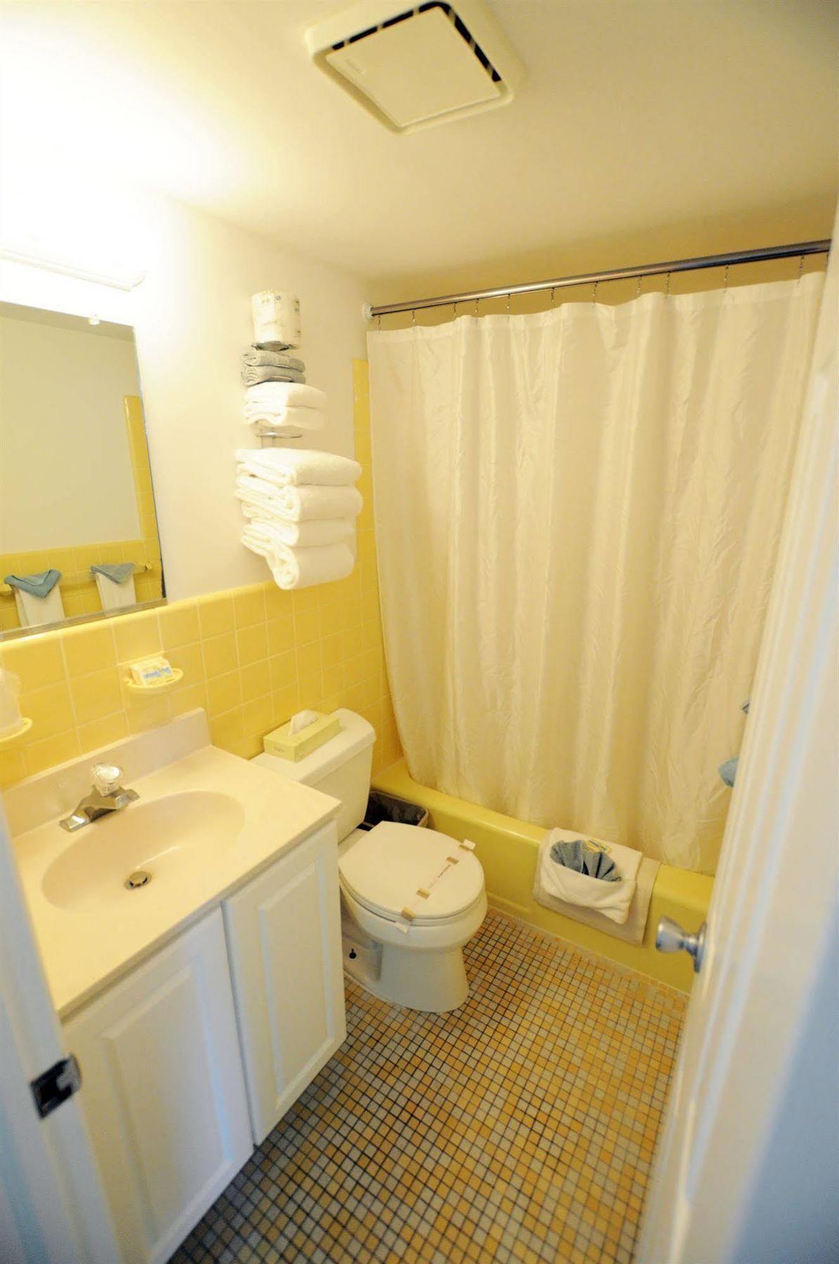 Riviera Resort & Suites Уайлдууд Екстериор снимка